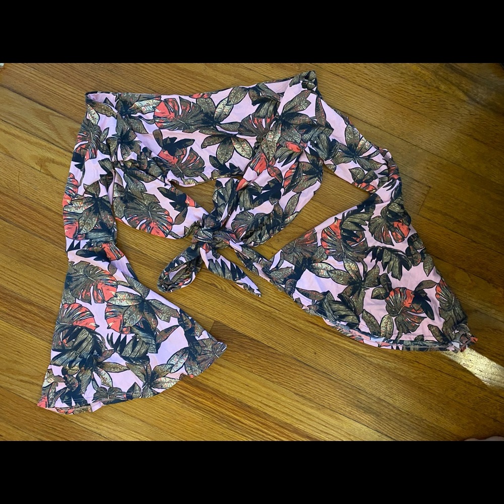 Bell sleeve crop